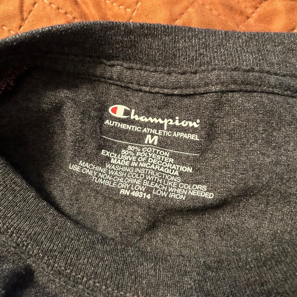 Montclair State University T-shirt. Size M - Picture 3 of 3